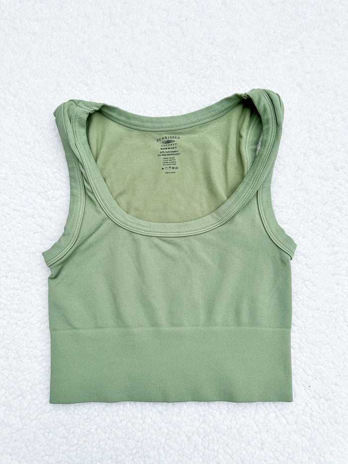 Essential Scoop Neck Nikibiki Tanktop