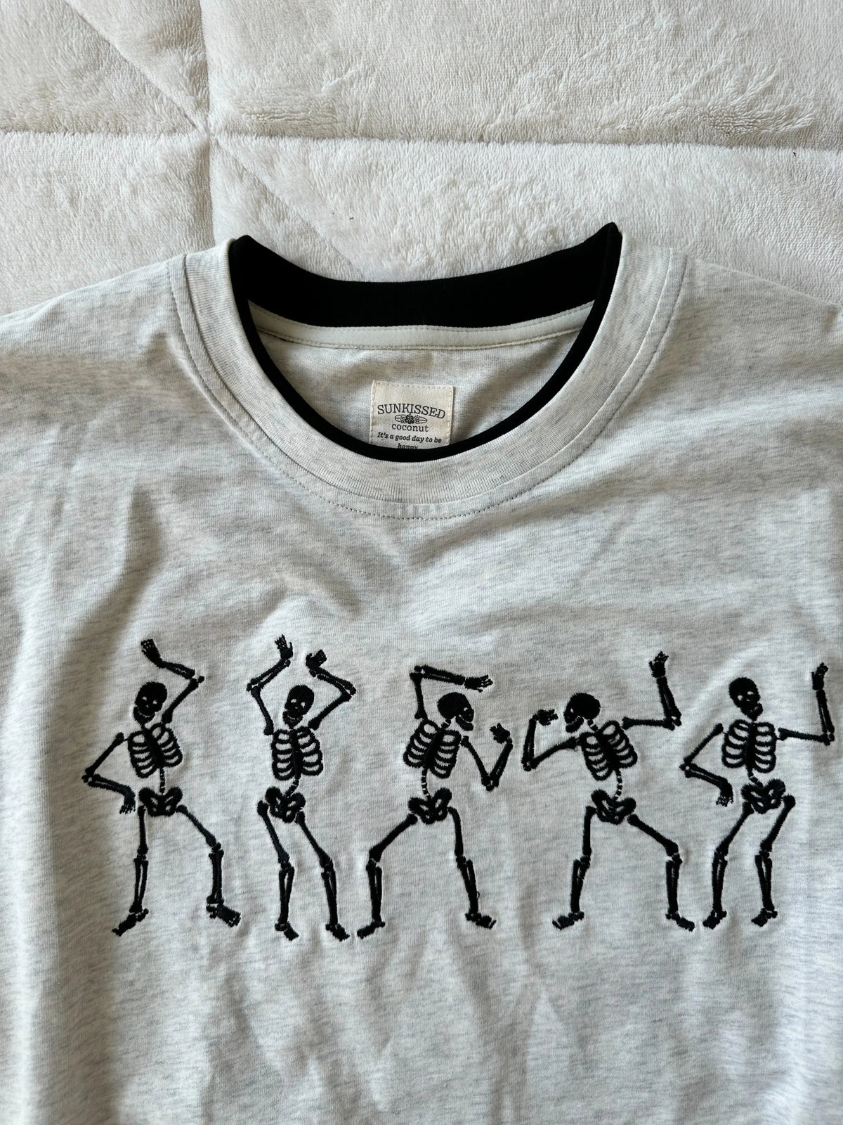 EMBROIDER SKELETON TEE - Sunkissedcoconut