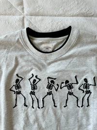 EMBROIDER SKELETON TEE - Sunkissedcoconut