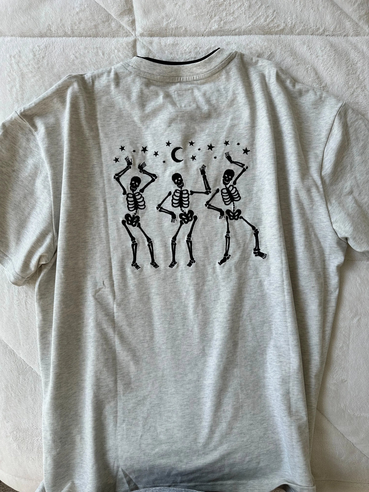 EMBROIDER SKELETON TEE - Sunkissedcoconut