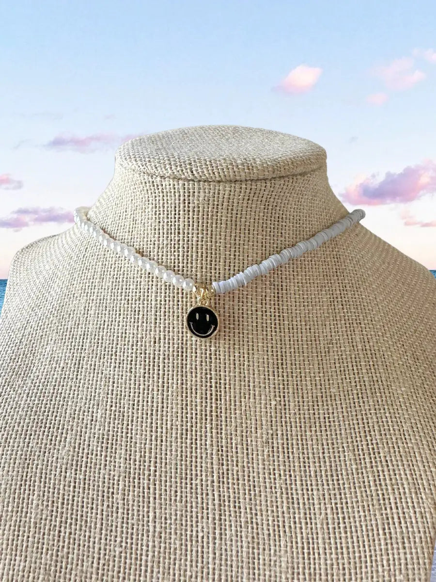 SEASHORE PEARL BEADED SMILEY FACE CHOKER - Sunkissedcoconut