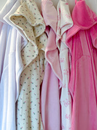 Pink Roses Dream Hotel Robe
