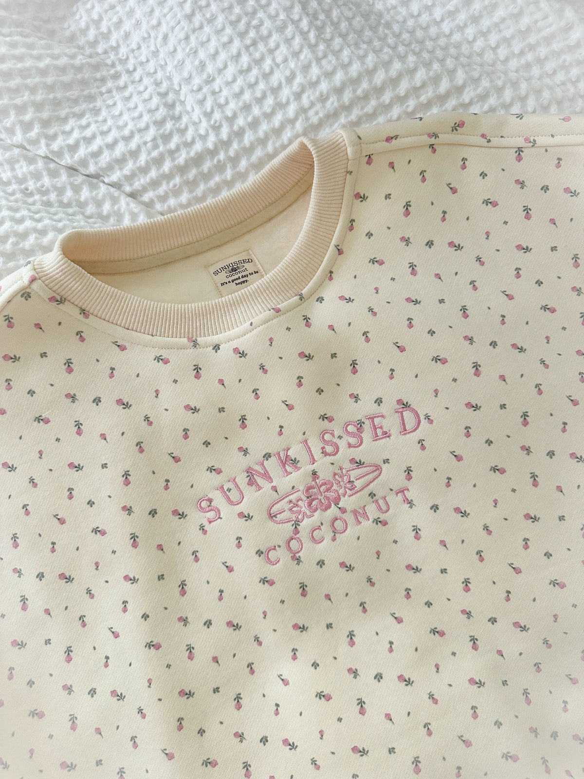 Toasted Cream Roses Embroider Sweatshirt