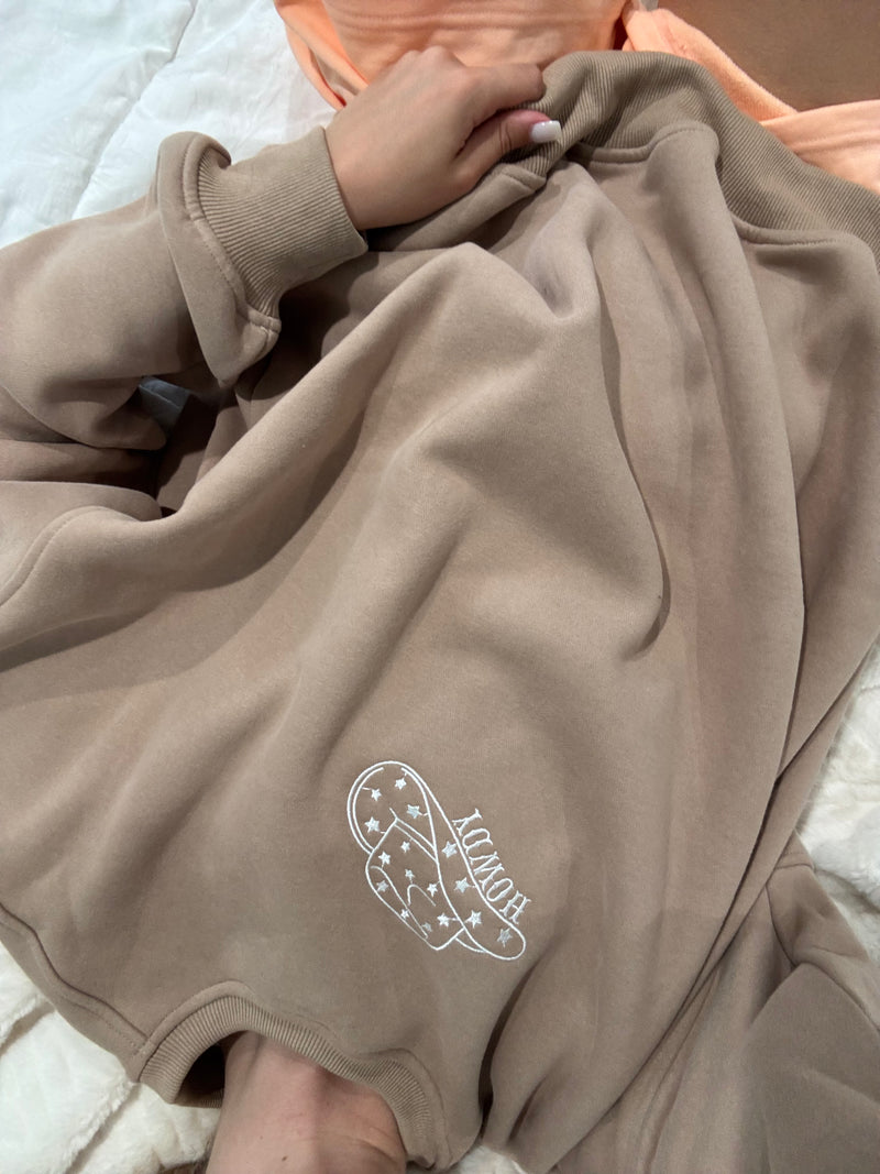 Cappuccino Howdy Embroider Sweatshirt