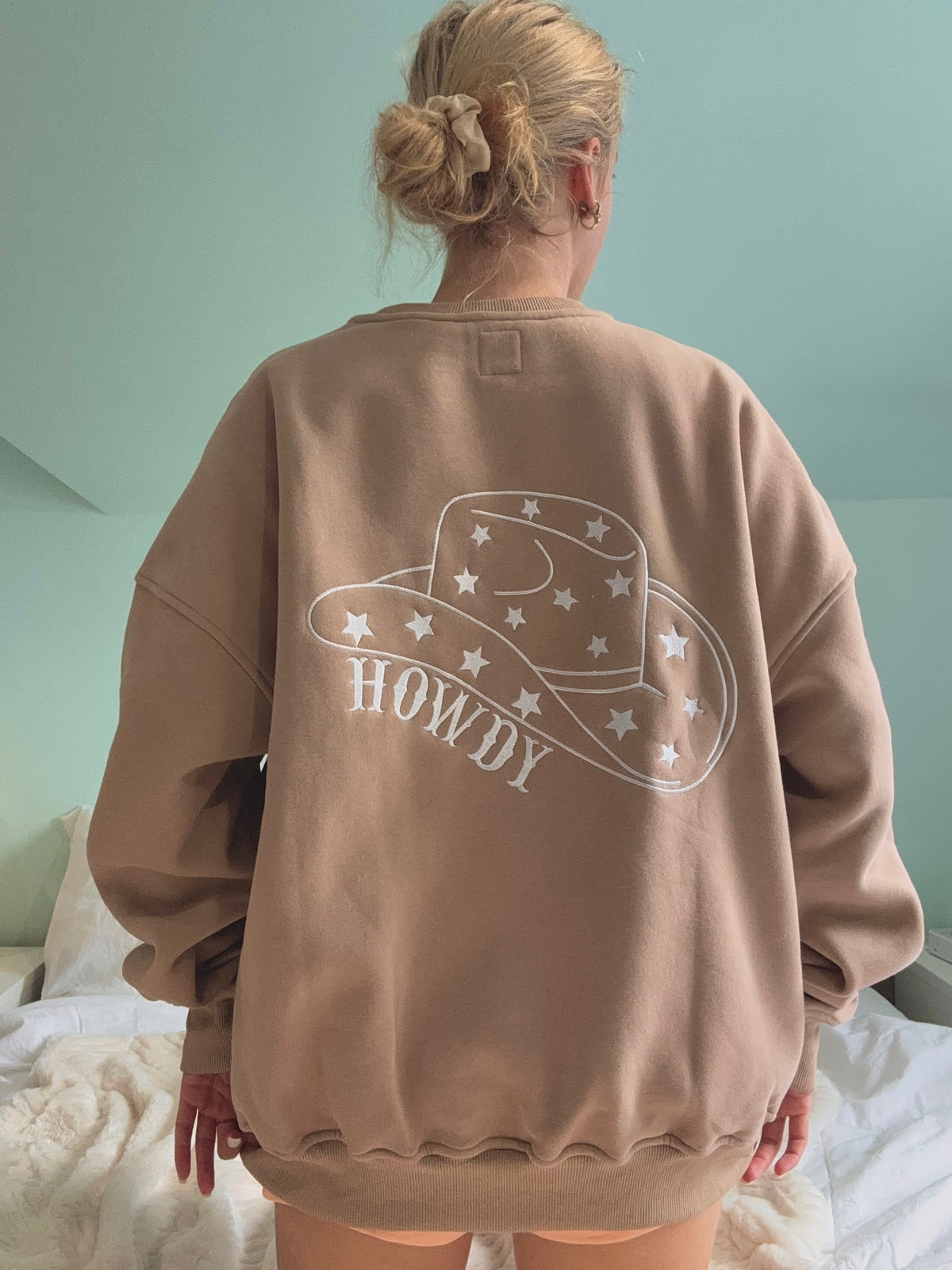 Cappuccino Howdy Embroider Sweatshirt