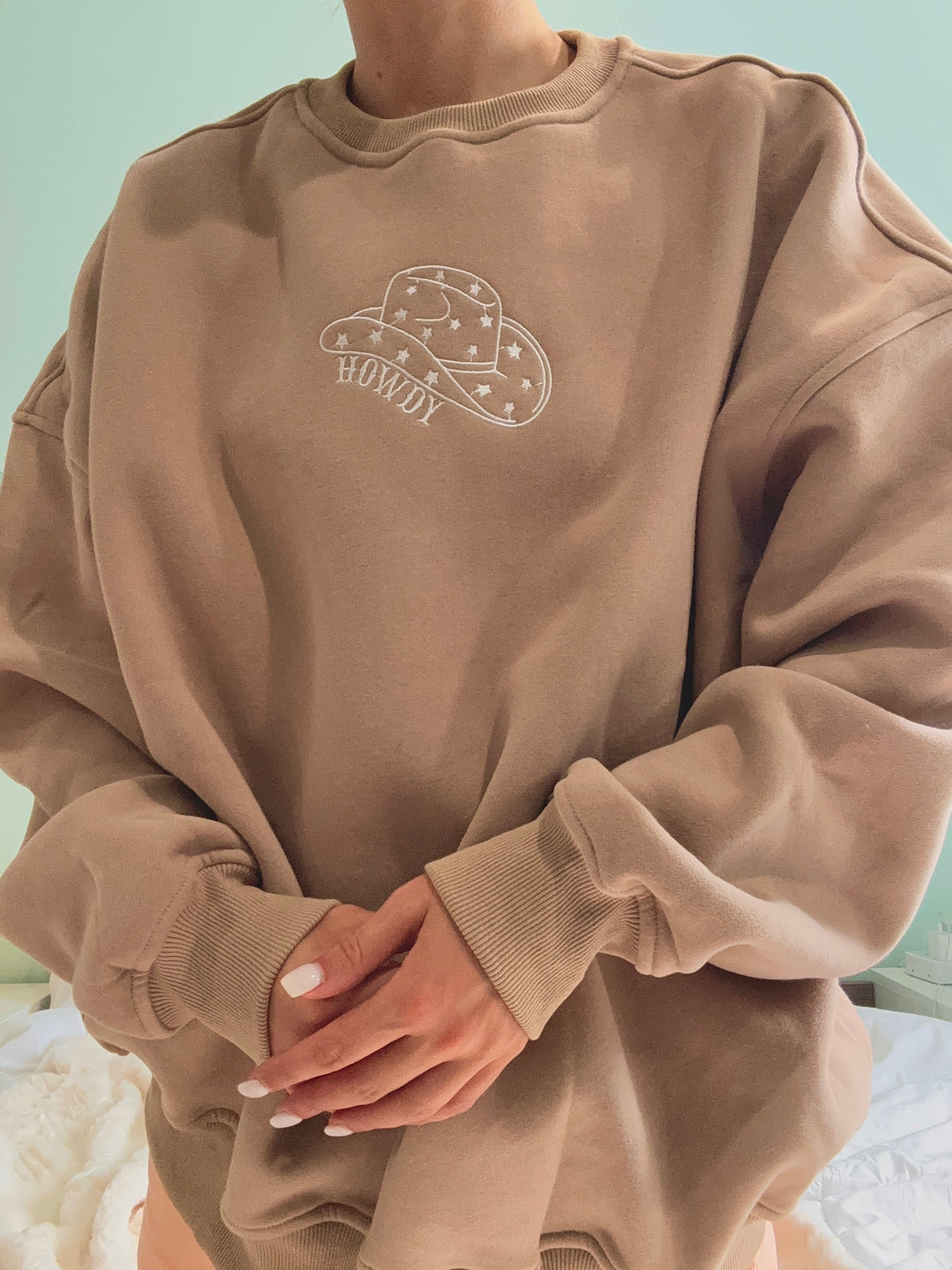 Cappuccino Howdy Embroider Sweatshirt