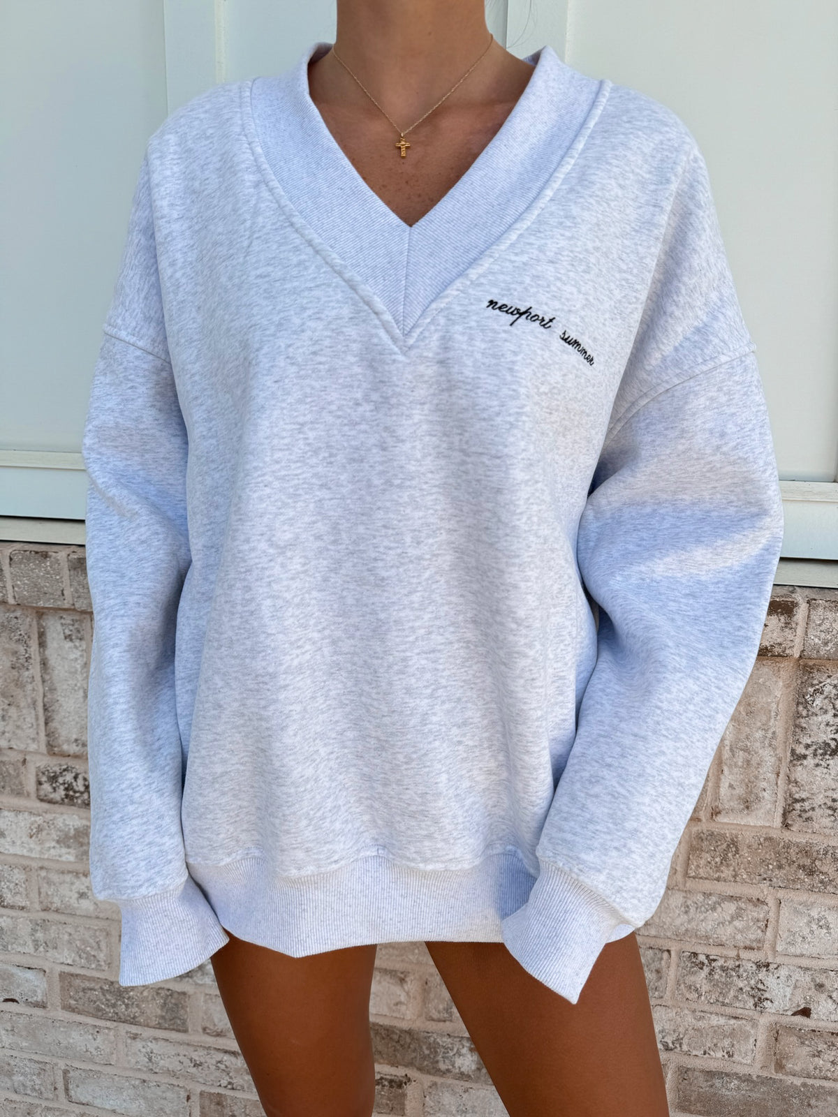 Newport Summer Embroider V-Neck Sweatshirt