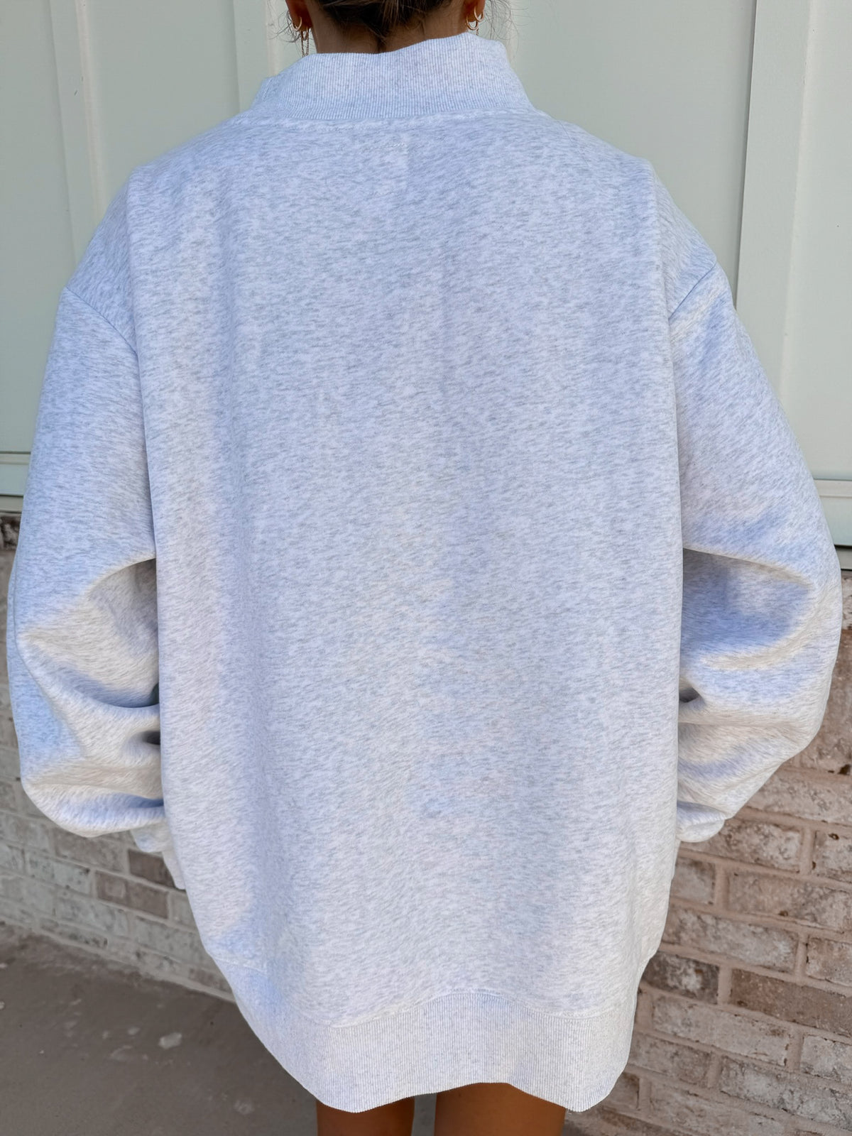 Newport Summer Embroider V-Neck Sweatshirt