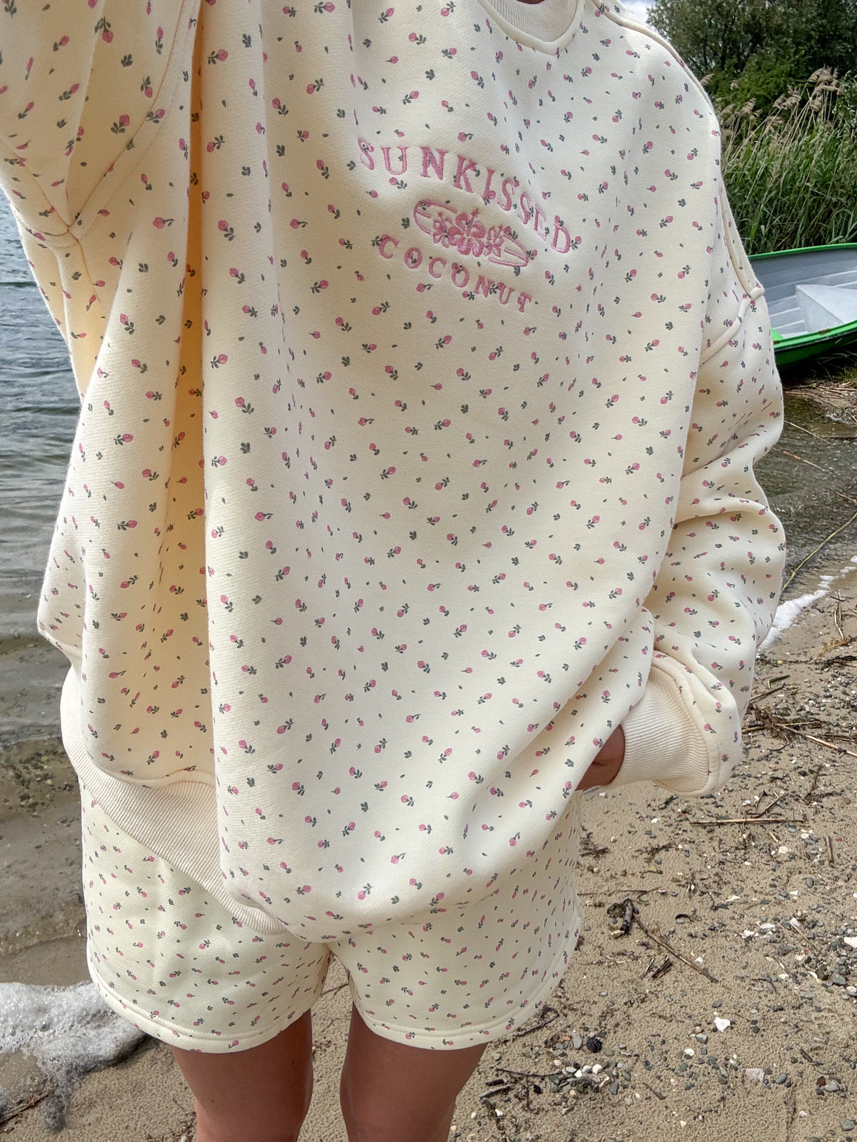 Toasted Cream Roses Embroider Sweatshirt