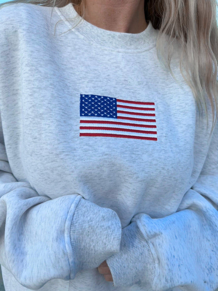 VINTAGE AMERICAN FLAG EMBROIDER SWEATSHIRT - Sunkissedcoconut