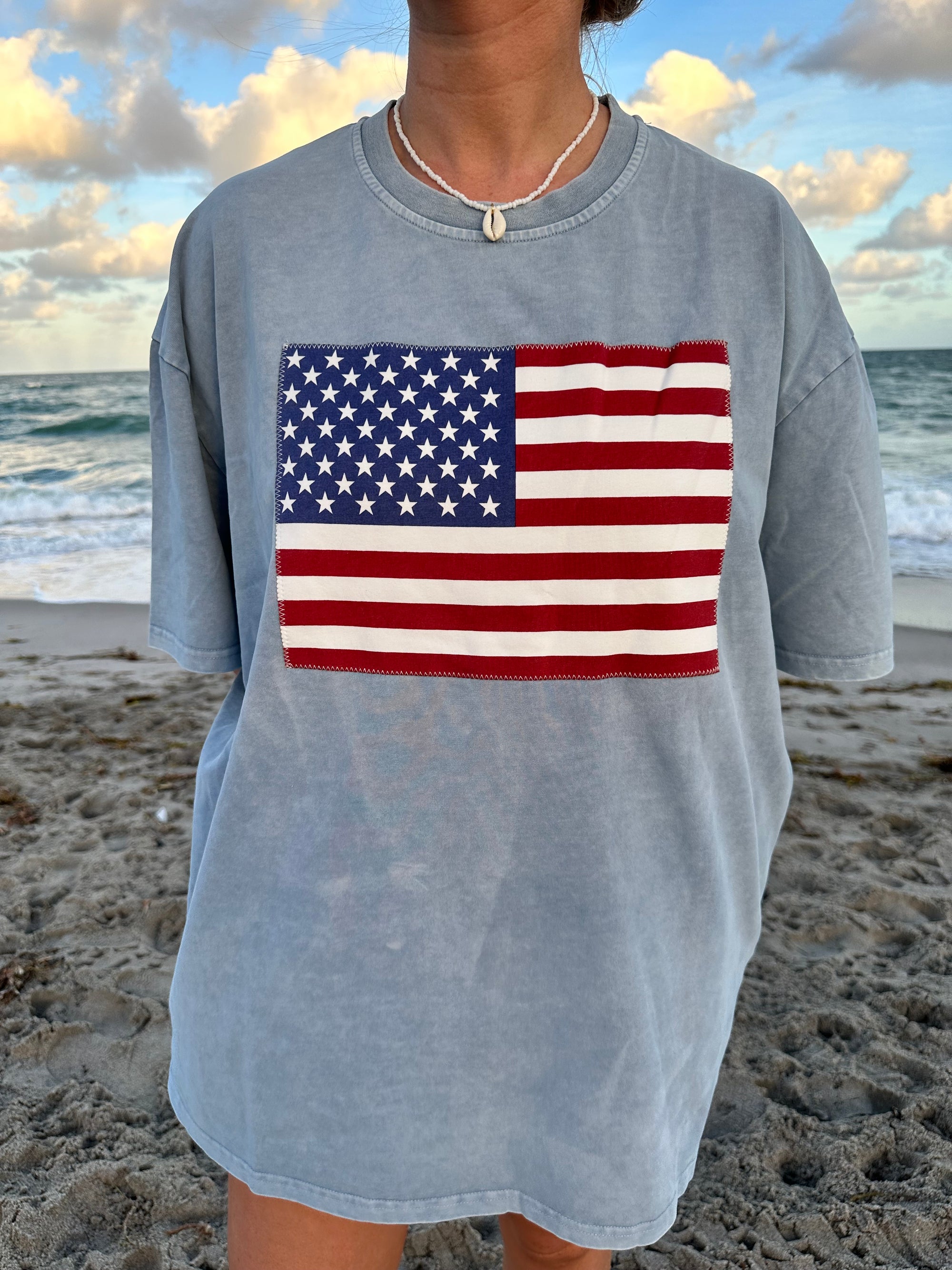AMERICAN FLAG EMBROIDER STITCHED FABRIC TEE