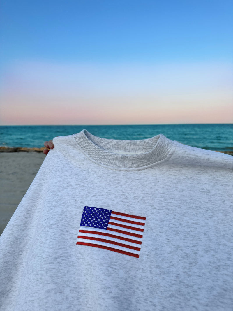 VINTAGE AMERICAN FLAG EMBROIDER SWEATSHIRT - Sunkissedcoconut