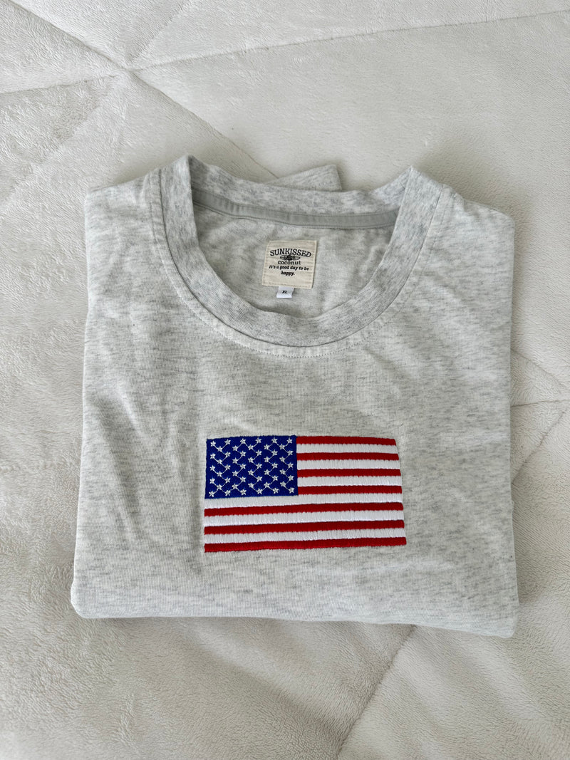 AMERICAN FLAG EMBROIDER TEE - Sunkissedcoconut