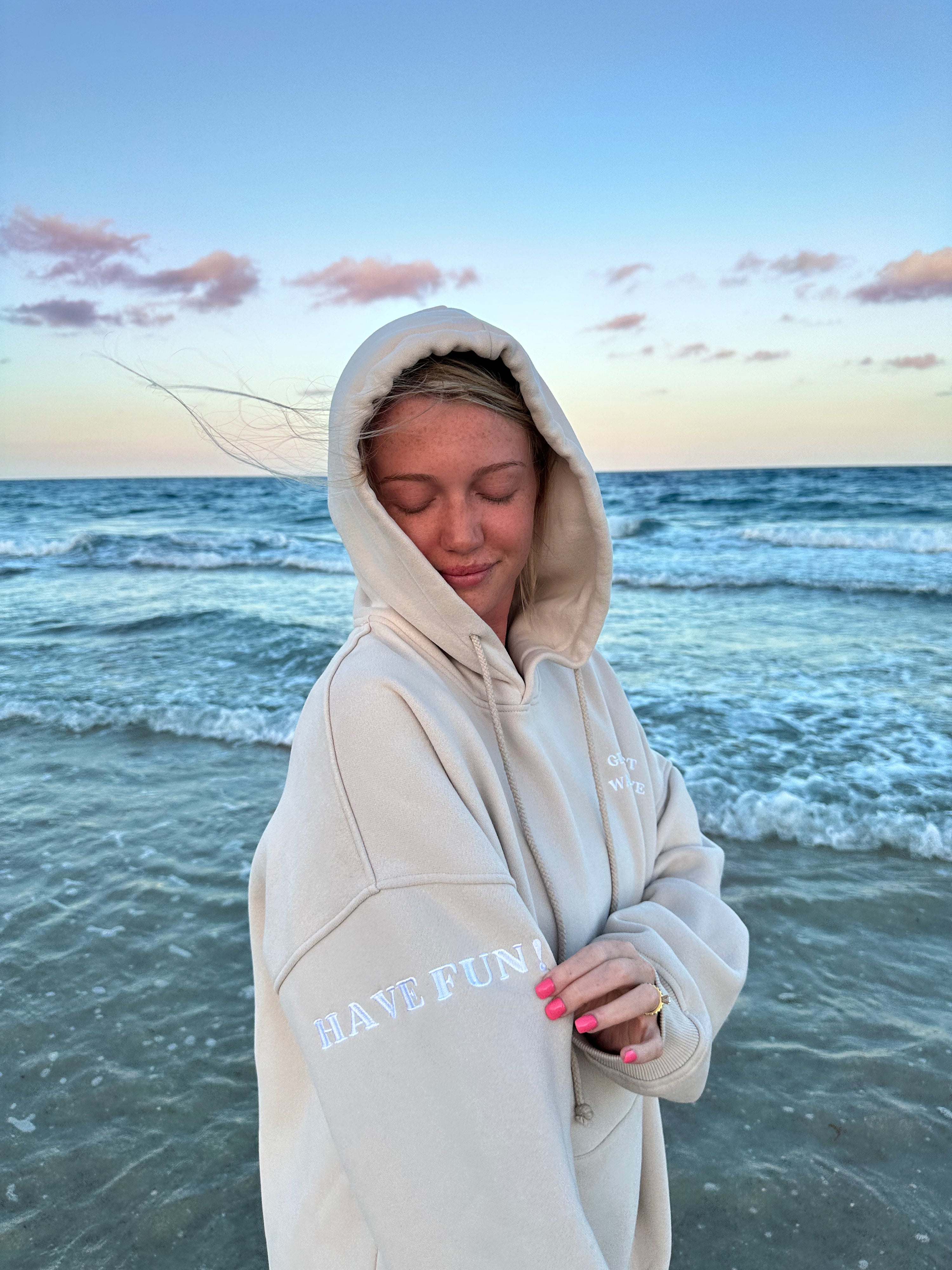 GIRLS JUST WANNA HAVE FUN EMBROIDER HOODIE - Sunkissedcoconut