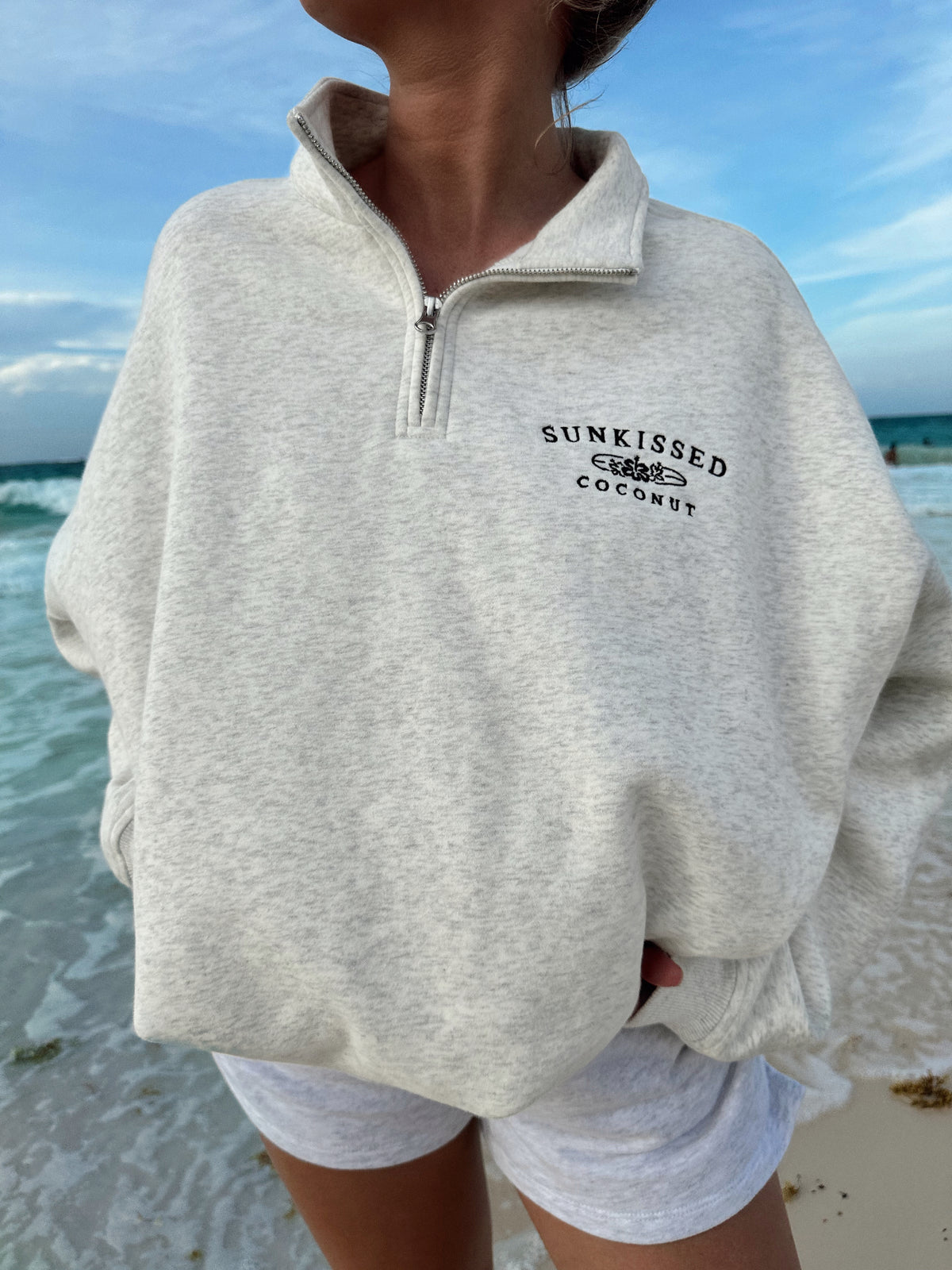 QUARTER ZIP SWEATSHIRT - Sunkissedcoconut